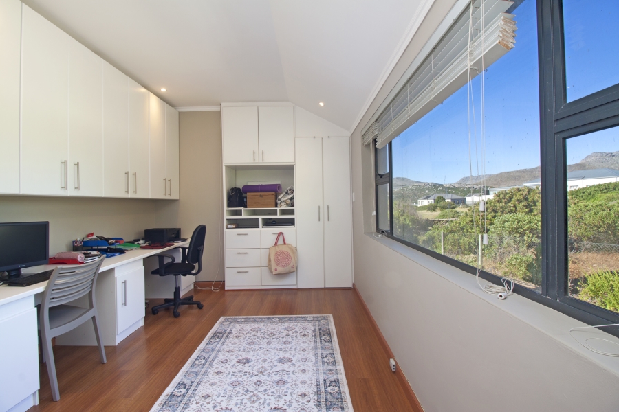 4 Bedroom Property for Sale in Stonehaven Estate Western Cape